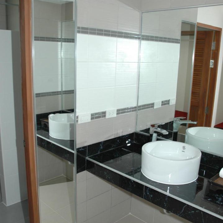 Photo of Bathroom in Pong