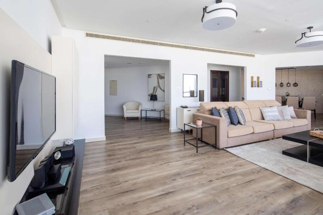 Photo of Livingroom in Trade Centre 1