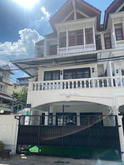 Photo of Buildings in Thung Wat Don