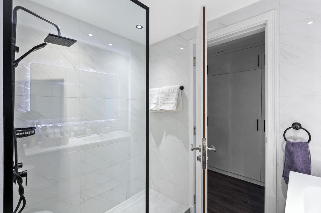 Photo of Bathroom in Discovery Gardens
