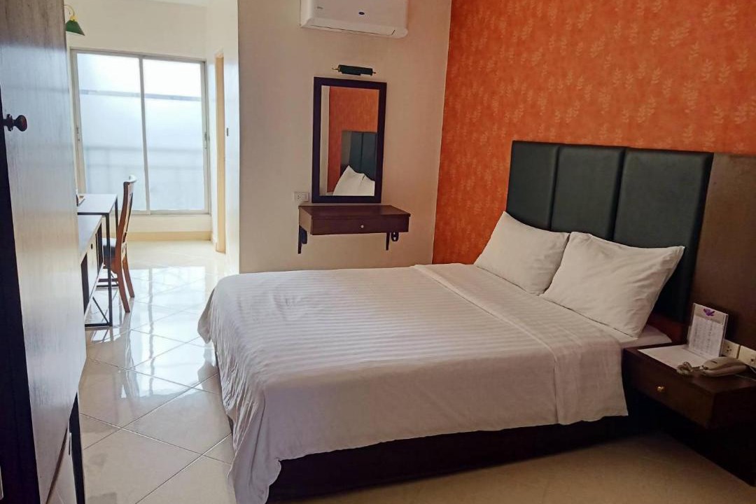 Photo of Bedroom in Khanna Yao