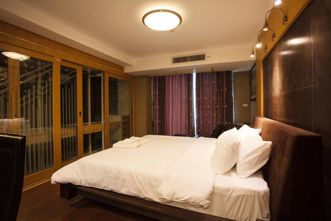 Photo of Bedroom in Khlong Toei Nuea