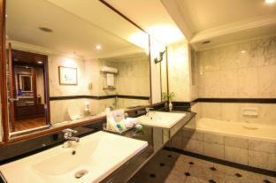 Photo of Bathroom in Rama 9