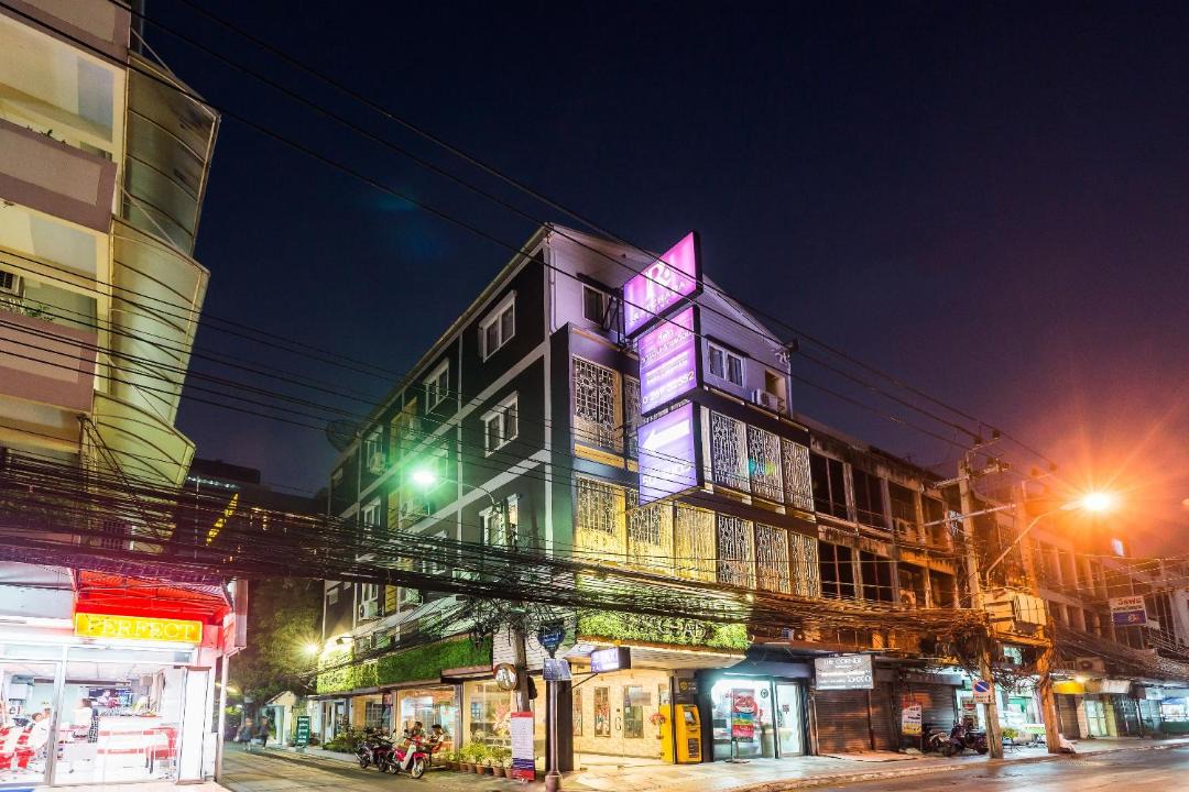 Photo of Buildings in Samsen Nok