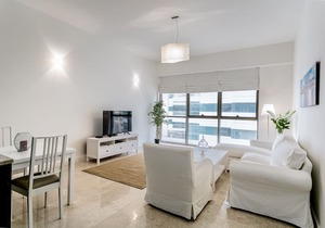 Walking Distance from Mall of the Emirates!