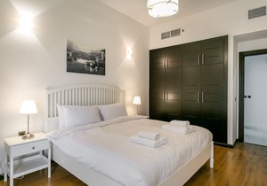 Walking Distance from Mall of the Emirates!