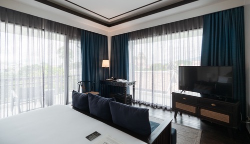 Deluxe Room, 1 King Bed, Corner