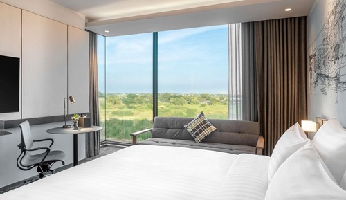 Deluxe Room, 1 King Bed, Corner