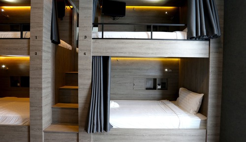 8 Beds Mixed Dormitory, Balcony