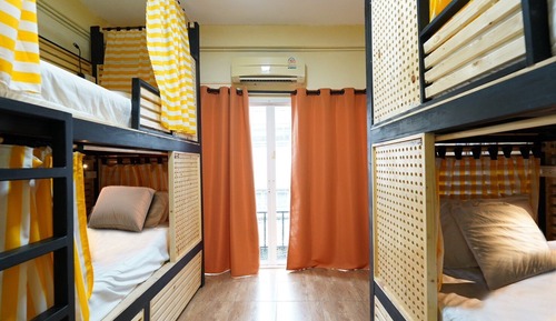 Shared Dormitory, Women only