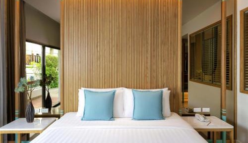 Premier King Suite with Living  Room and Sea View 