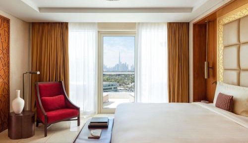 Landmark Suite with Terrace & Club Lounge Access -including Daily Breakfast, Evening Drinks & Canapes