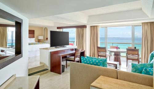 Infinite Ocean Front One Bedroom Master Suite
