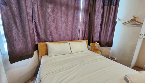 Private Queen Room with Shared Bathroom