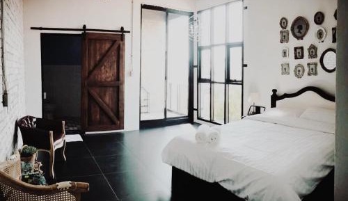 Queen Room with Balcony