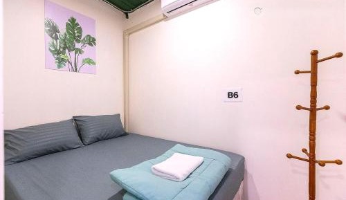 Queen Room with Shared Bathroom