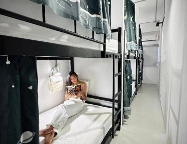 Single Bed in Mixed Dormitory Room