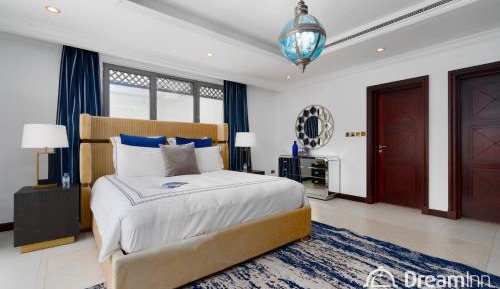 Stunning Six Bedroom Villa