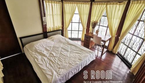 Deluxe Room (2 Adults + 1 Child)