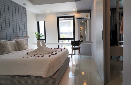 Embassy District Hotel | Silom Studios