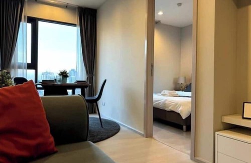 Sukhumvit Apartment | 5min to BTS-7eleven- Pool Kitchen Gym Sunrise view