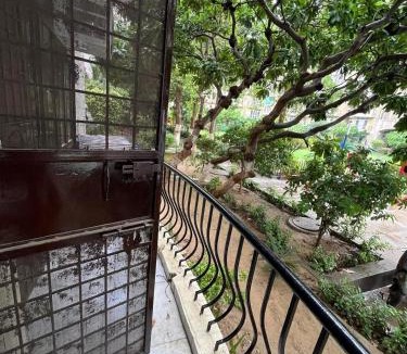 Al Satwa Apartment | 76 pink building