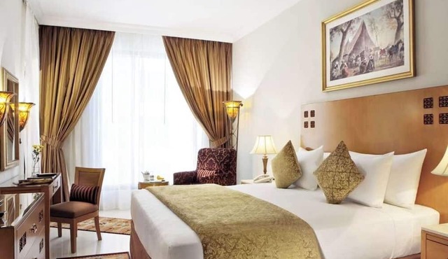 1BR City | Mercure BH | Metro Facing, Pool + Gym | 2 Units