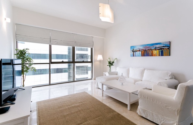 5 mins from Mall of the Emirates!